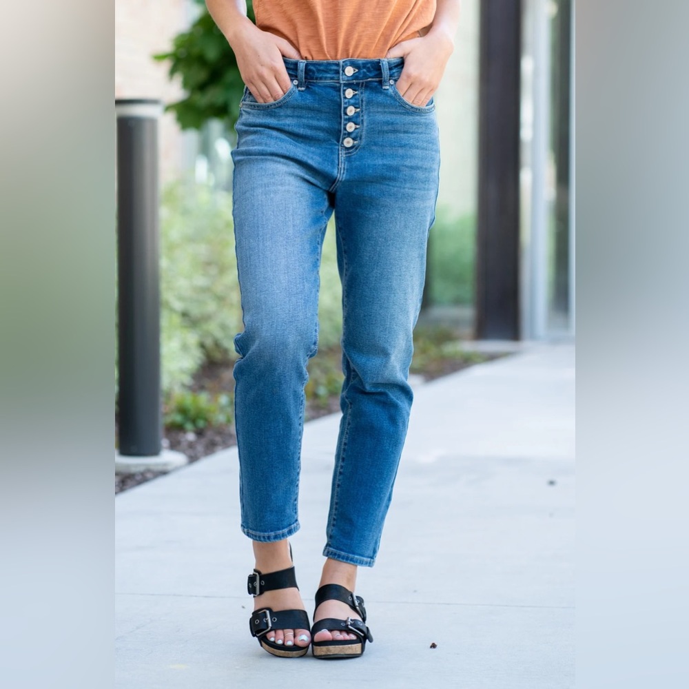 NEW KanCan Grayling Mom Jeans 28